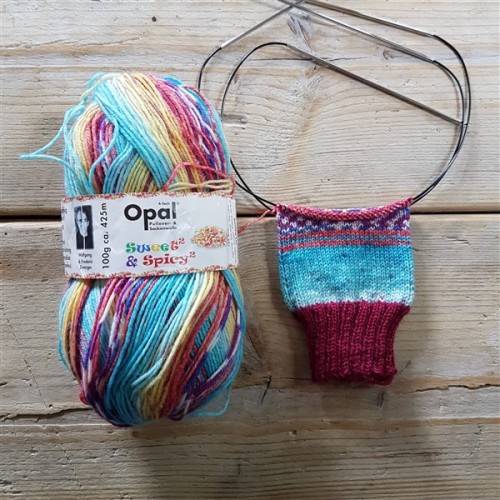 Leftfootdaisy-hayfever-sufferer-knitting-woes-sweet-and-spicy-sock-yarn